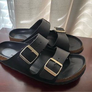 Black leather Birkenstocks! Size 39